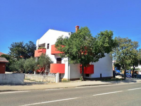 Apartment and rooms JAZ-100 m from pebble beach